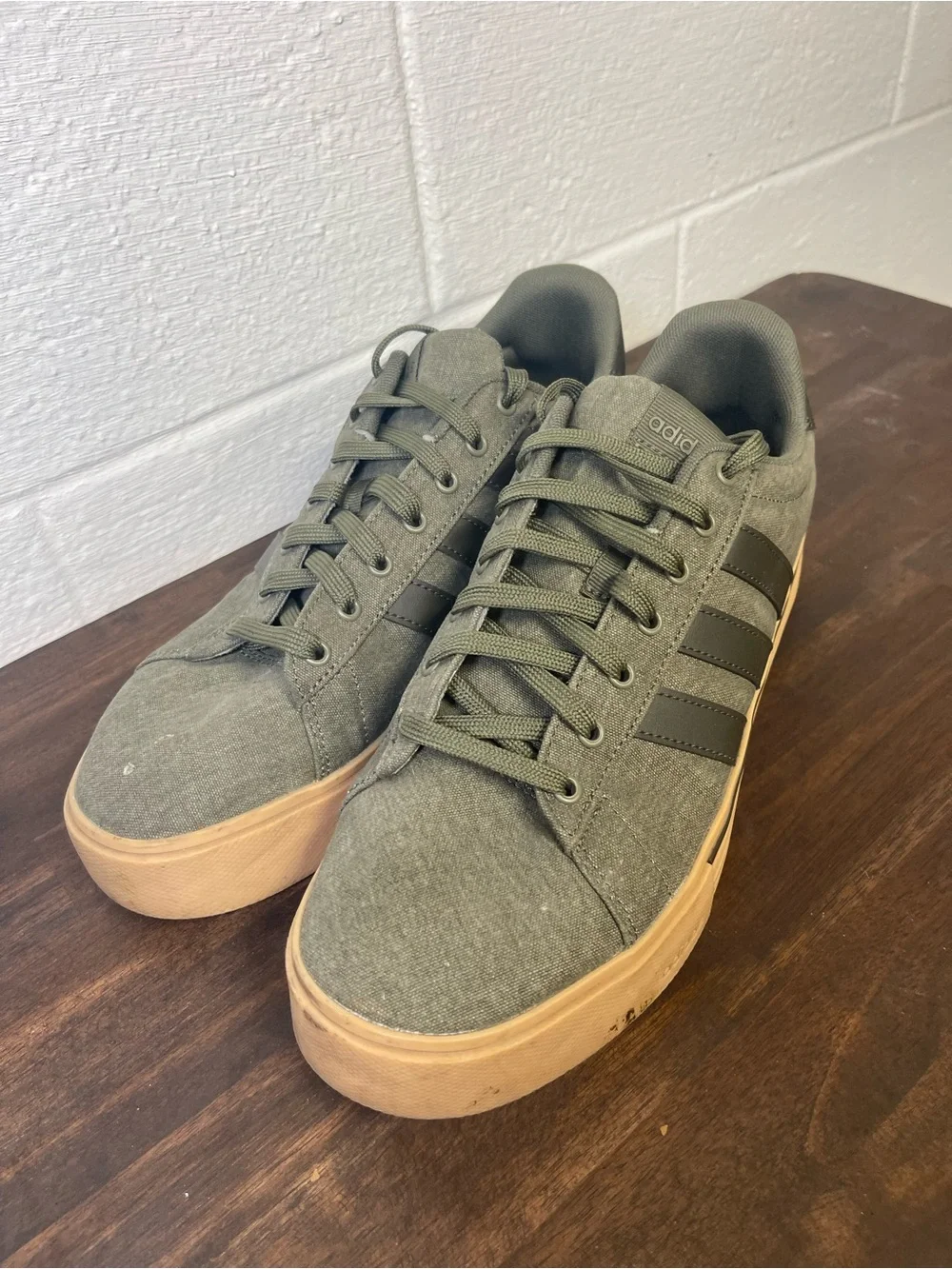 Adidas Men’s Daily 4.0 Canvas Sneakers Olive Green Gum Sole Casual Shoes Size 12